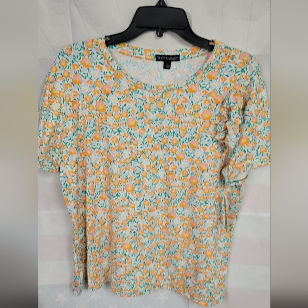 Riley & James Floral Top Short Sleeve w Matching Hair Scrunchie